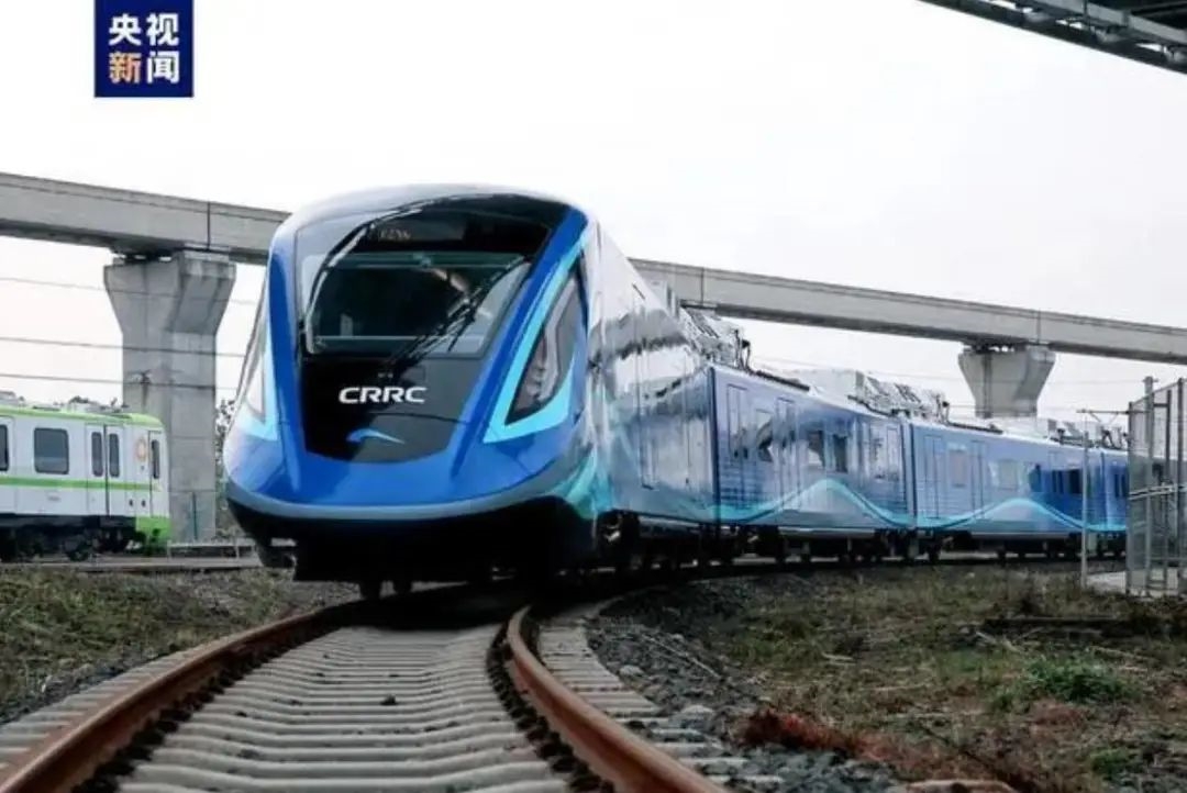 The world's first hydrogen-powered city train: an energy supply method that combines hydrogen fuel cells and supercapacitors